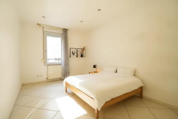 Appartement
         3 pièces
        - 82 m² 398 000 € *
