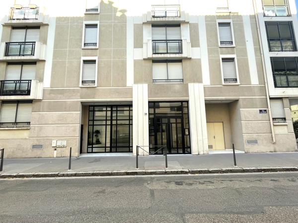 Appartement
         3 pièces
        - 82 m² 398 000 € *
