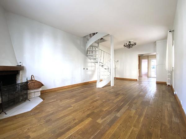 Maison Nanterre 5 pièce(s) 104.15 m2 €529 000 ** - Référence 14997