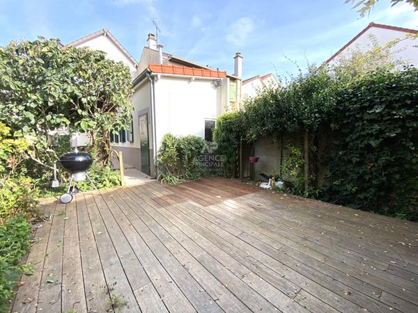 Maison Nanterre 5 pièce(s) 104.15 m2 €529 000 ** - Référence 14997