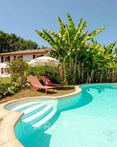 Demeure de Caractère, maison d'hôtes avec piscine, calme vue montagne 30 min de Bayonne
