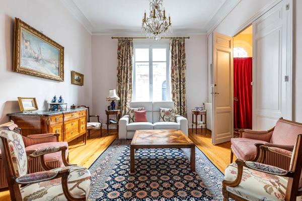 MAISON EN PIERRE QUARTIER SAINT SEURIN-CROIX BLANCHE 3 CHAMBRES