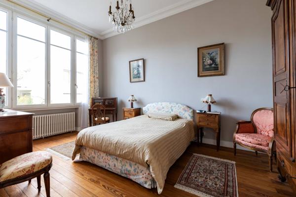 MAISON EN PIERRE QUARTIER SAINT SEURIN-CROIX BLANCHE 3 CHAMBRES