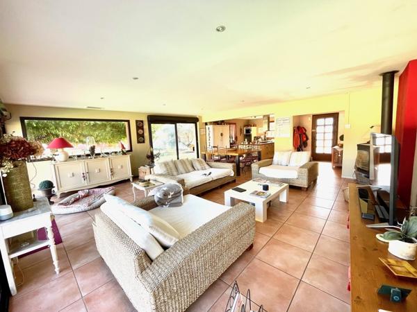 Propriété 4 pièces 160 m2 avec Piscine