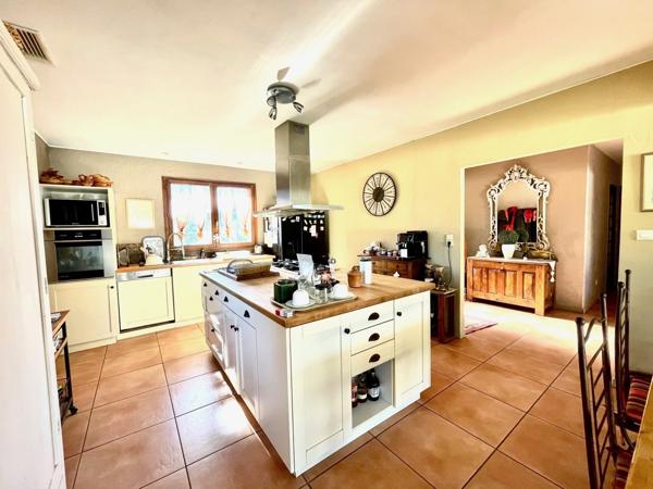 Propriété 4 pièces 160 m2 avec Piscine