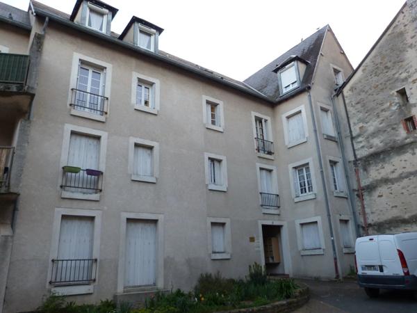 Vente                                                      Studio
                        
                     1 pièces                      32 m2                     à Vierzon