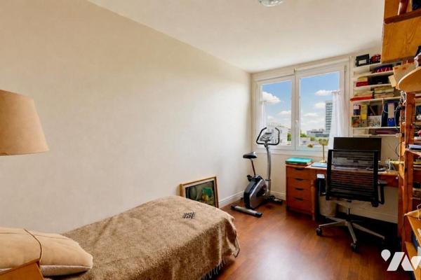 VENTE en immo-interactif - Quartier Belleville - Appartement 7e étage avec vue panoramique