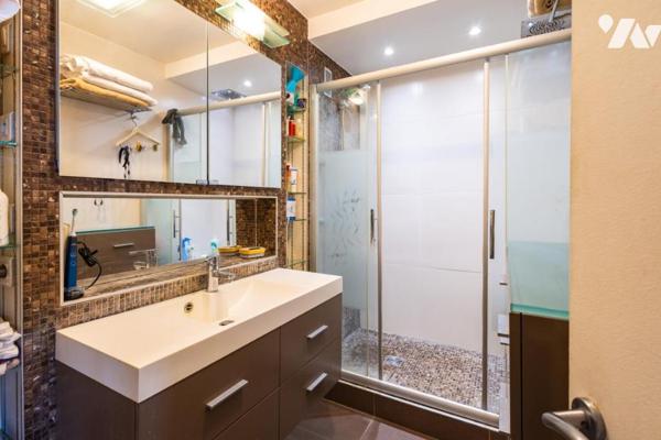 VENTE en immo-interactif - Quartier Belleville - Appartement 7e étage avec vue panoramique
