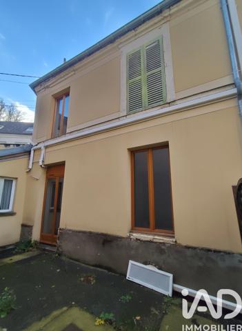 Immeuble à vendre 518 m² Écouen