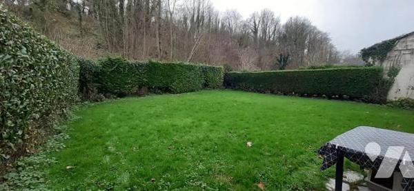 Pavillon vendu occupé comprenant :
 Une entrée, séjour, cuisine, salle de bains, couloir, trois...