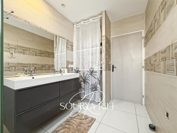 PLAIN-PIED - PISCINE - 5 CHAMBRES- CLIMATISATION GAINABLE -PARCELLE D'ENVIRON 570 m² -VISITE VIRTUELLE SUR DEMANDE