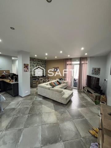 Superbe maison, mitoyenne et son environnement, calme