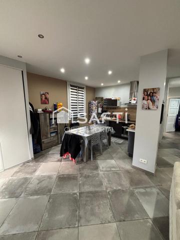 Superbe maison, mitoyenne et son environnement, calme