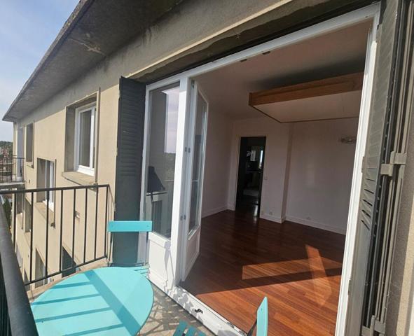 Studio lumineux de 27 m² avec balcon et vue  panoramique -Dernier étage à Saint-Maur-des-Fossés