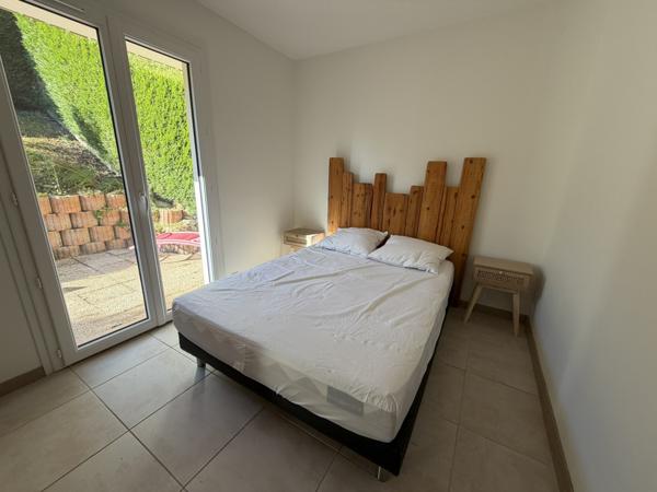 Rez de jardin
                                                                                                                                                                                                                                                                                                                        2 pièce(s)                                                                                                                                                                                                          1 chambre(s)                                                                                                                                                                                                          41.94  m²