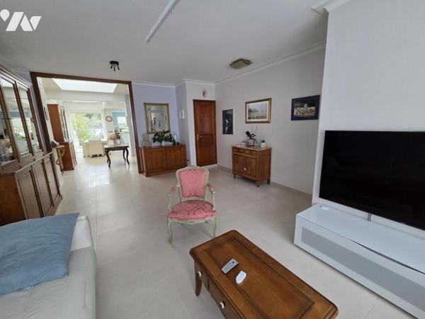 LA MADELEINE ROMARIN - MAISON EN PARFAIT ETAT  DE 141 M2 AVEC CAVE ET JARDIN - POSSIBILITE GARAGE- 