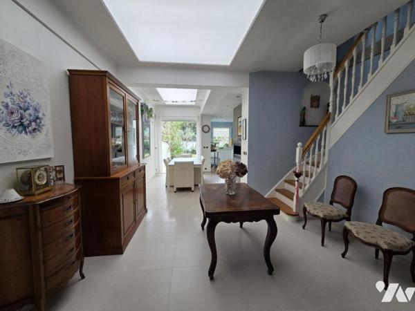 LA MADELEINE ROMARIN - MAISON EN PARFAIT ETAT  DE 141 M2 AVEC CAVE ET JARDIN - POSSIBILITE GARAGE- 