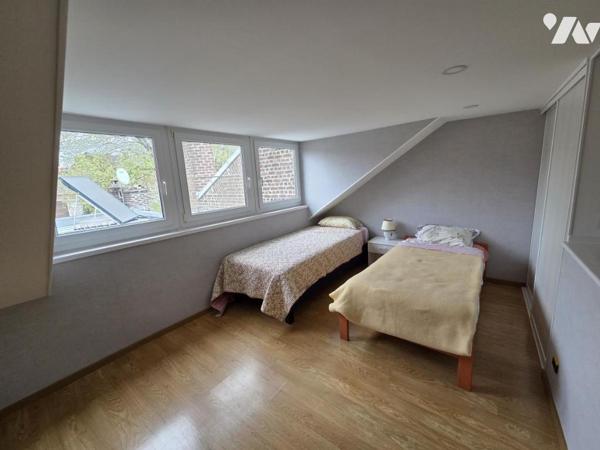 LA MADELEINE ROMARIN - MAISON EN PARFAIT ETAT  DE 141 M2 AVEC CAVE ET JARDIN - POSSIBILITE GARAGE- 