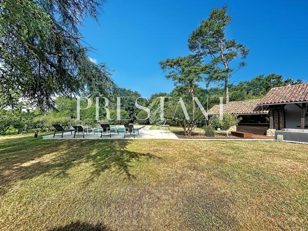 Maison familiale de 450 m2 avec piscine sur 3 hectares à Bidart, BIDART