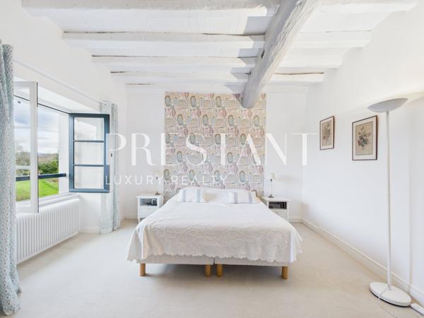 Maison familiale de 450 m2 avec piscine sur 3 hectares à Bidart, BIDART