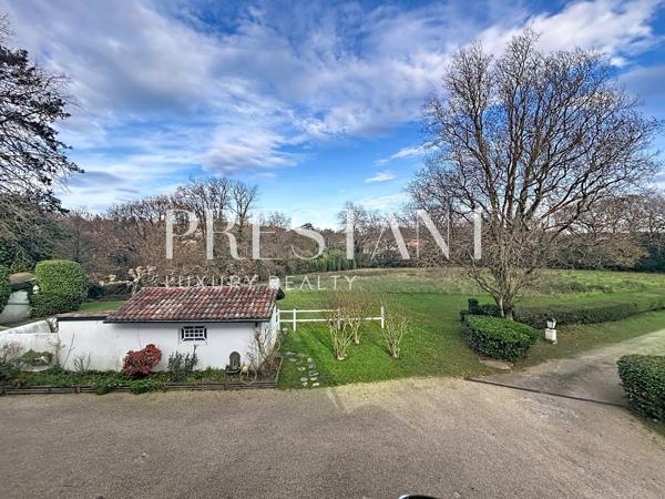 Maison familiale de 450 m2 avec piscine sur 3 hectares à Bidart, BIDART