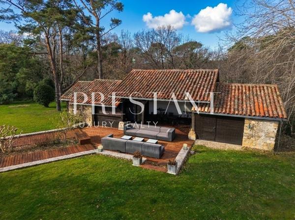 Maison familiale de 450 m2 avec piscine sur 3 hectares à Bidart, BIDART