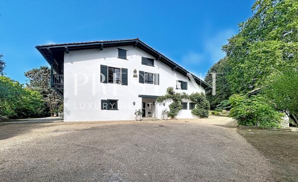 Maison familiale de 450 m2 avec piscine sur 3 hectares à Bidart, BIDART