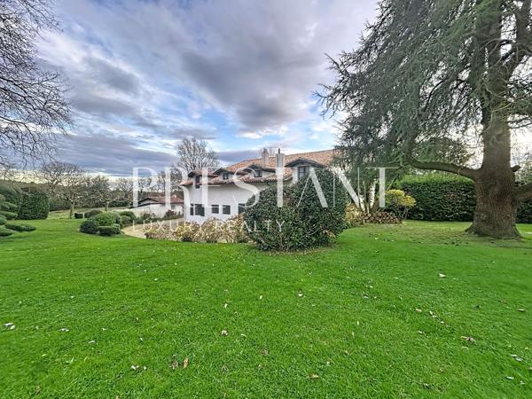 Maison familiale de 450 m2 avec piscine sur 3 hectares à Bidart, BIDART