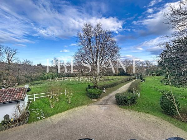 Maison familiale de 450 m2 avec piscine sur 3 hectares à Bidart, BIDART