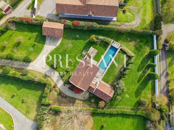 Maison d’architecte avec piscine proche Golf d’Arcangues – Vue montagnes – Potentiel 5 chambres, ARCANGUES