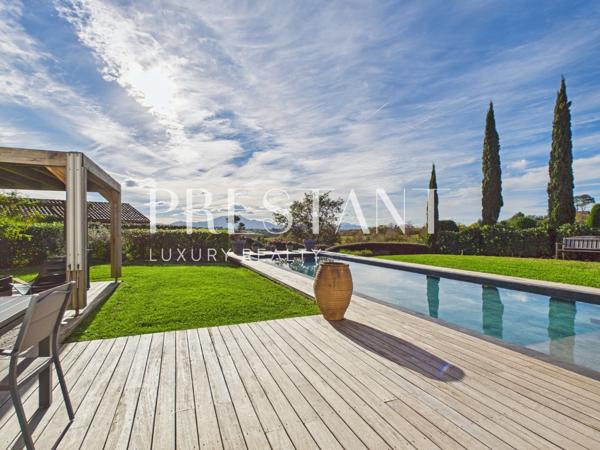 Maison d’architecte avec piscine proche Golf d’Arcangues – Vue montagnes – Potentiel 5 chambres, ARCANGUES