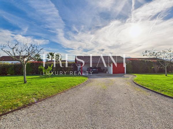 Maison d’architecte avec piscine proche Golf d’Arcangues – Vue montagnes – Potentiel 5 chambres, ARCANGUES