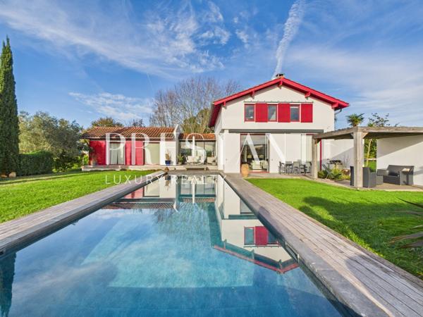 Maison d’architecte avec piscine proche Golf d’Arcangues – Vue montagnes – Potentiel 5 chambres, ARCANGUES