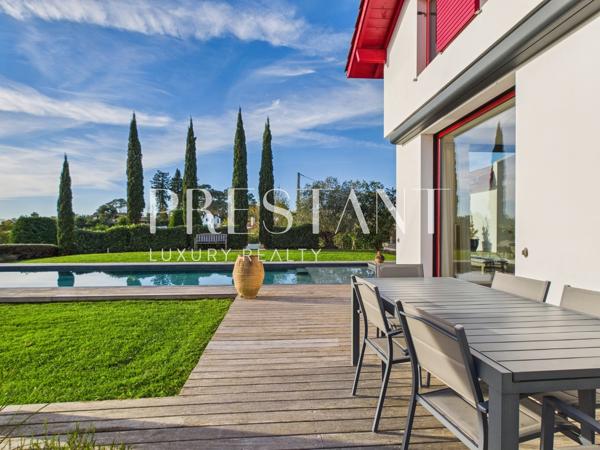 Maison d’architecte avec piscine proche Golf d’Arcangues – Vue montagnes – Potentiel 5 chambres, ARCANGUES