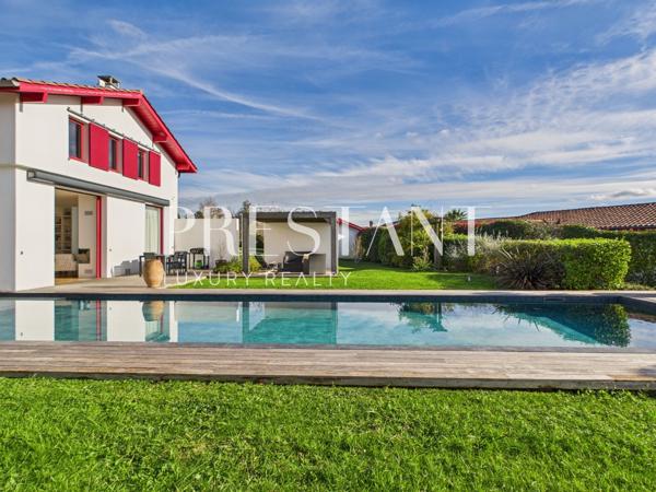 Maison d’architecte avec piscine proche Golf d’Arcangues – Vue montagnes – Potentiel 5 chambres, ARCANGUES