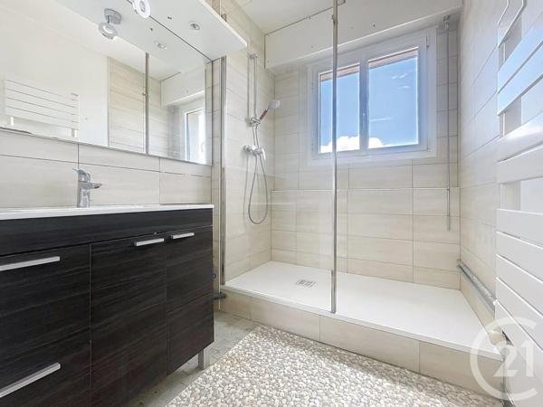 Appartement F2 à vendre  3 pièces - 63 m 2   MELUN  - 77