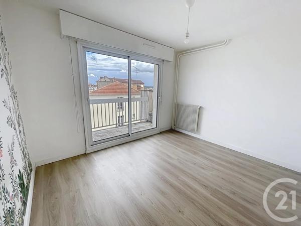 Appartement F2 à vendre  3 pièces - 63 m 2   MELUN  - 77