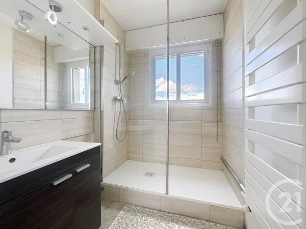 Appartement F2 à vendre  3 pièces - 63 m 2   MELUN  - 77