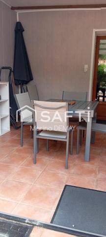 Le luxe ici, c'est de tout faire à pied ou à vélo ! À 500 m de la plage du Veillon, découvrez un appartement chaleureux avec terrasse, jardinet et stationnement privatif.