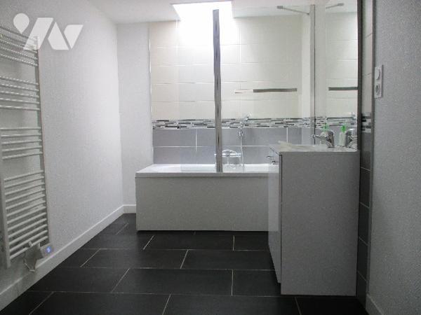 MAISON  divisée en 2 appartements