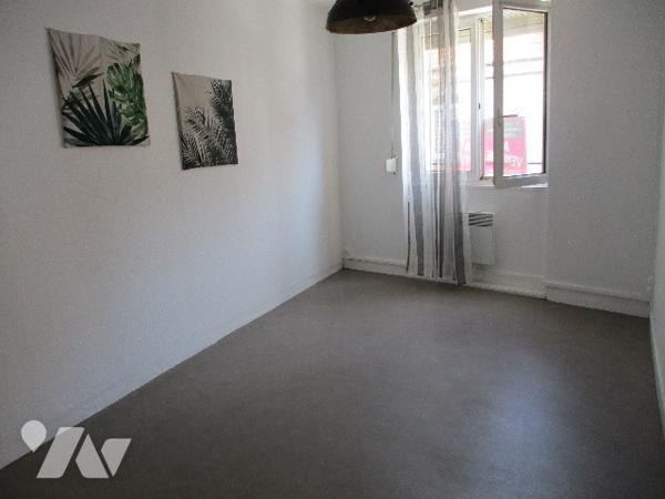 MAISON  divisée en 2 appartements