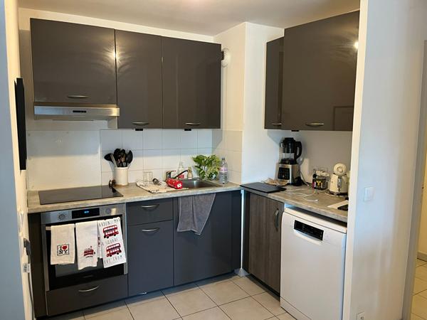 Appartement 2 chambres avec terrasse et 2 places de parking