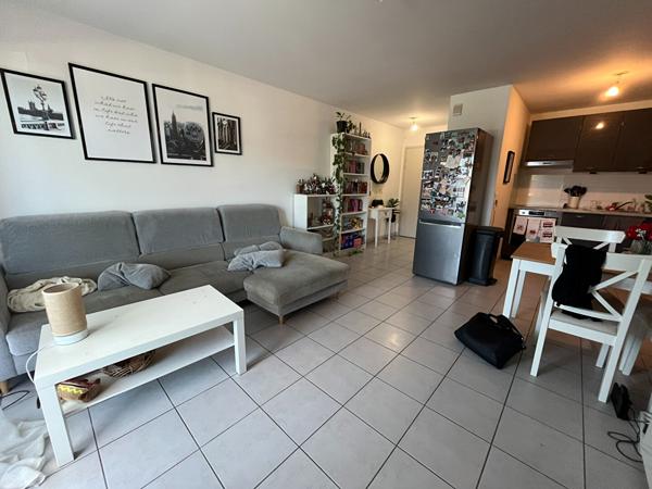 Appartement 2 chambres avec terrasse et 2 places de parking