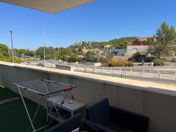 Appartement 2 chambres avec terrasse et 2 places de parking