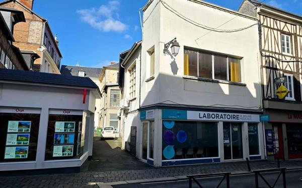 Immeuble à vendre    6 pièces •  Bernay