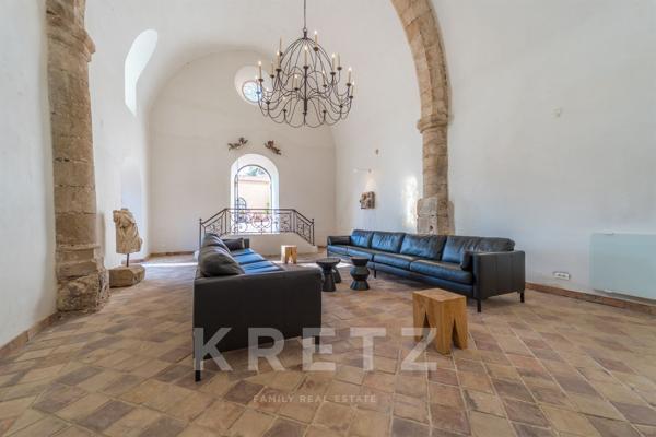 Château d’exception en Languedoc — domaine historique et raffiné