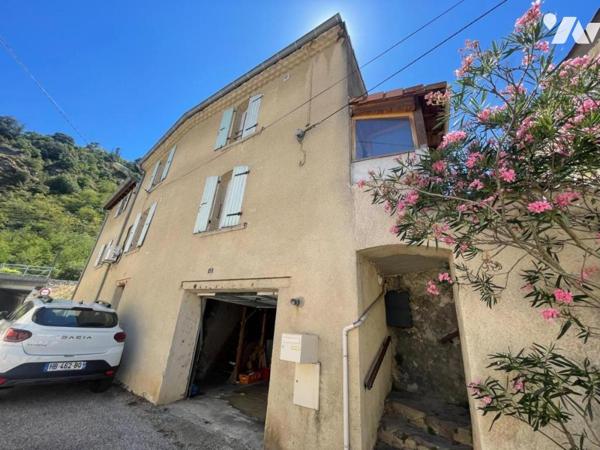 Maison de rue - terrasses - garage -