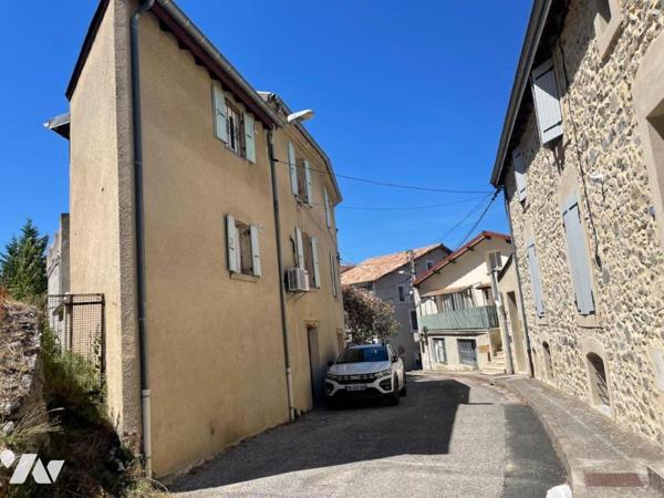 Maison de rue - terrasses - garage -