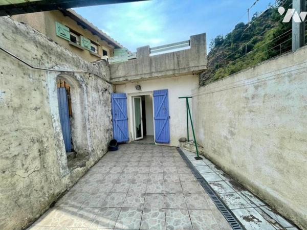 Maison de rue - terrasses - garage -