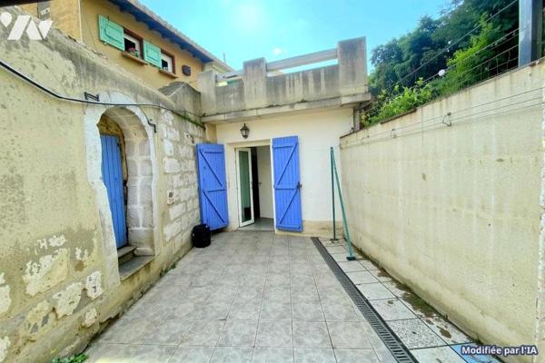 Maison de rue - terrasses - garage -